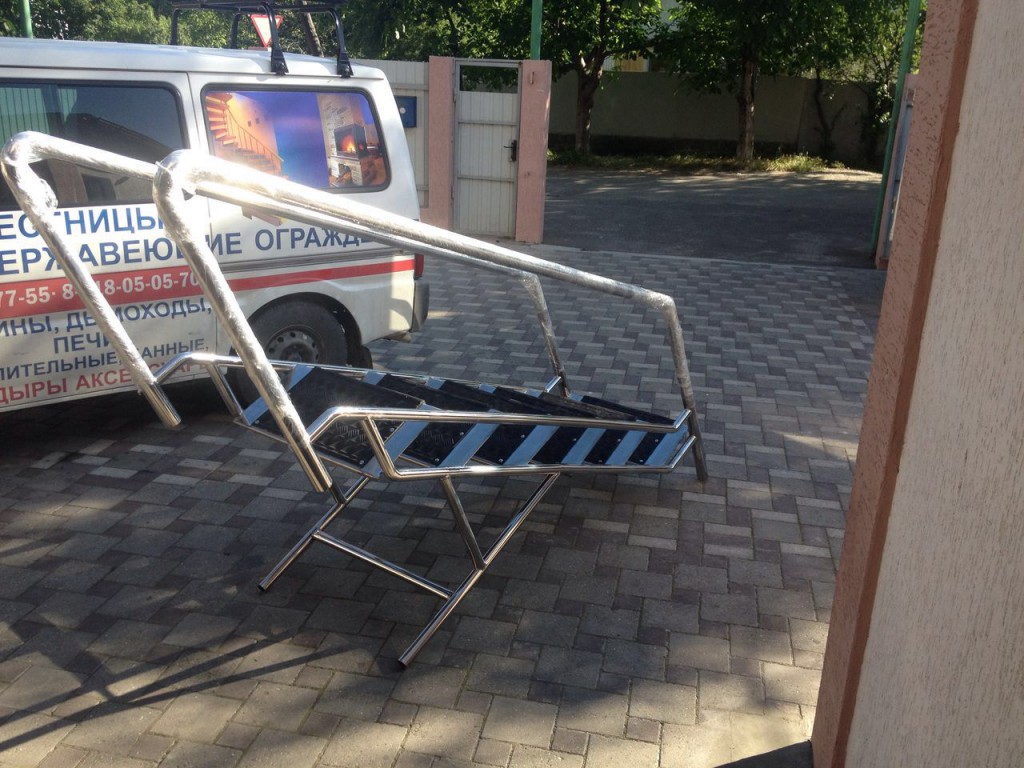 лестница для спуска в море, ограждение из нержавейки